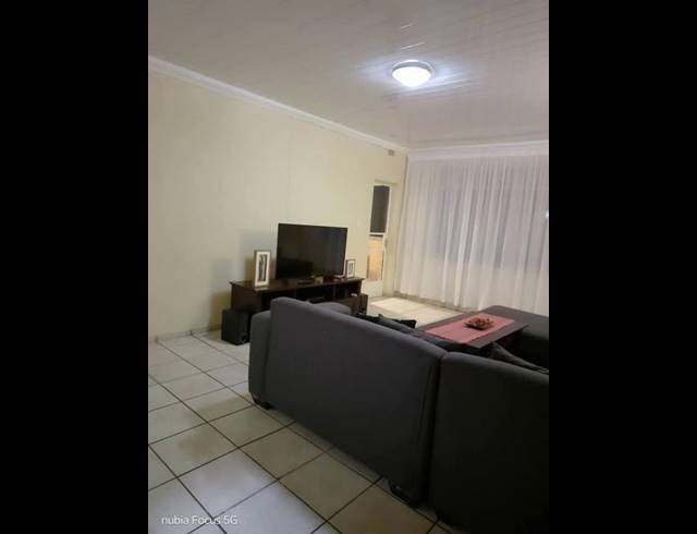 2 BEDROOM APARTMENT FOR SALE IN VANDERBIJLPARK CW 3